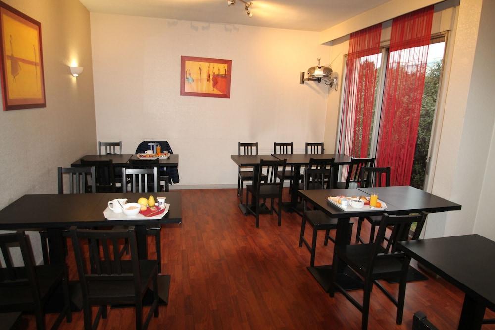 Adonis Lyon Est Hotel Artys Saint-Priest-en-Jarez Kültér fotó