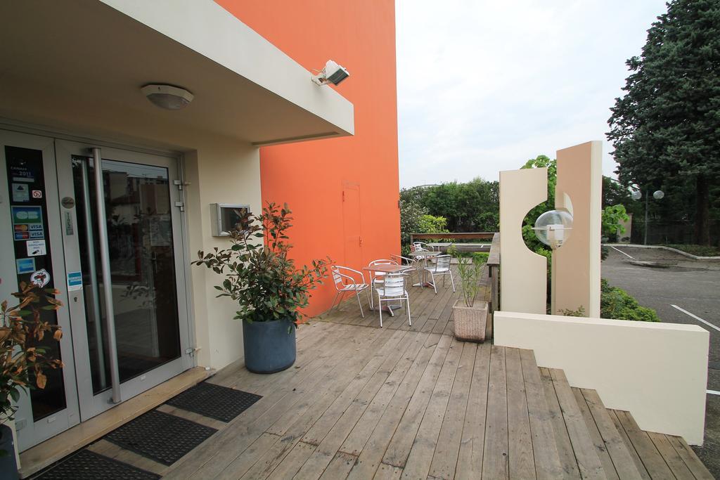 Adonis Lyon Est Hotel Artys Saint-Priest-en-Jarez Kültér fotó