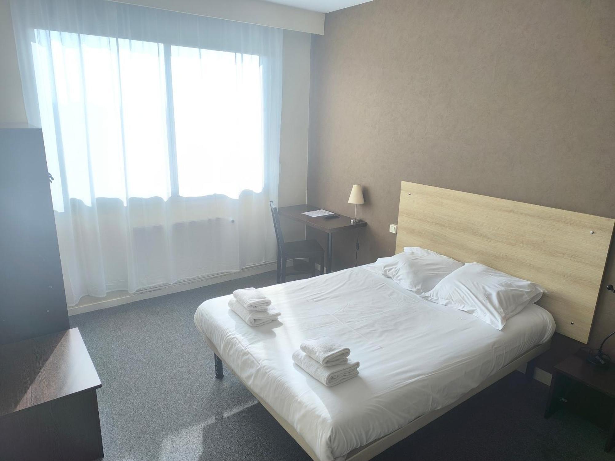 Adonis Lyon Est Hotel Artys Saint-Priest-en-Jarez Kültér fotó