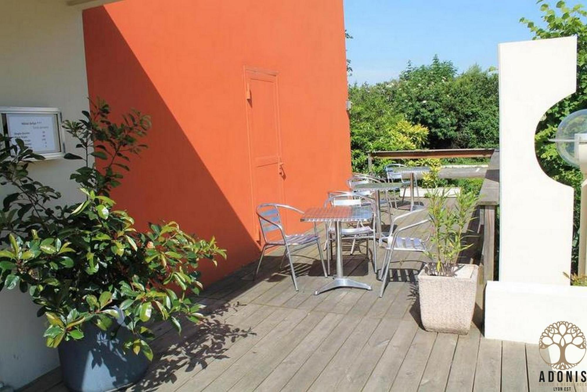Adonis Lyon Est Hotel Artys Saint-Priest-en-Jarez Kültér fotó