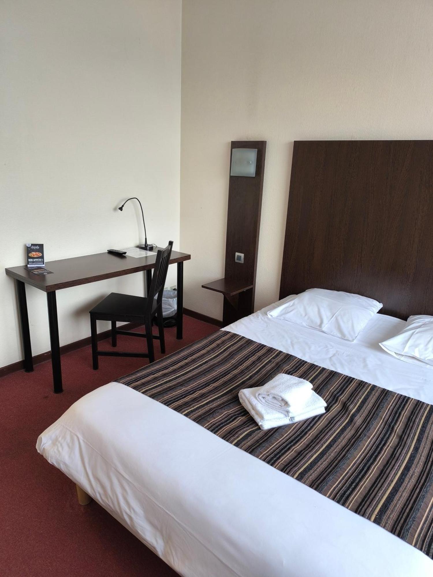 Adonis Lyon Est Hotel Artys Saint-Priest-en-Jarez Kültér fotó