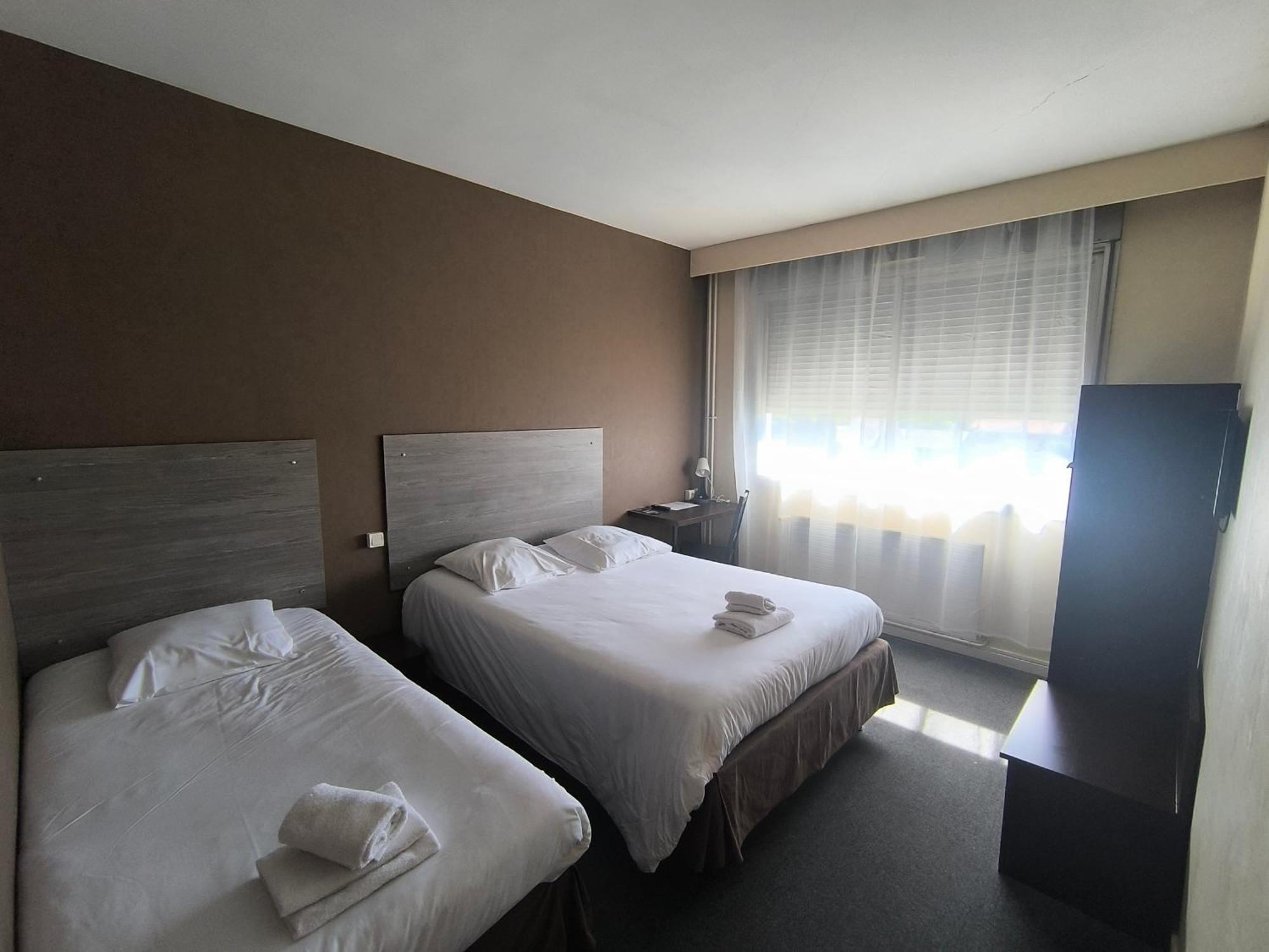 Adonis Lyon Est Hotel Artys Saint-Priest-en-Jarez Kültér fotó