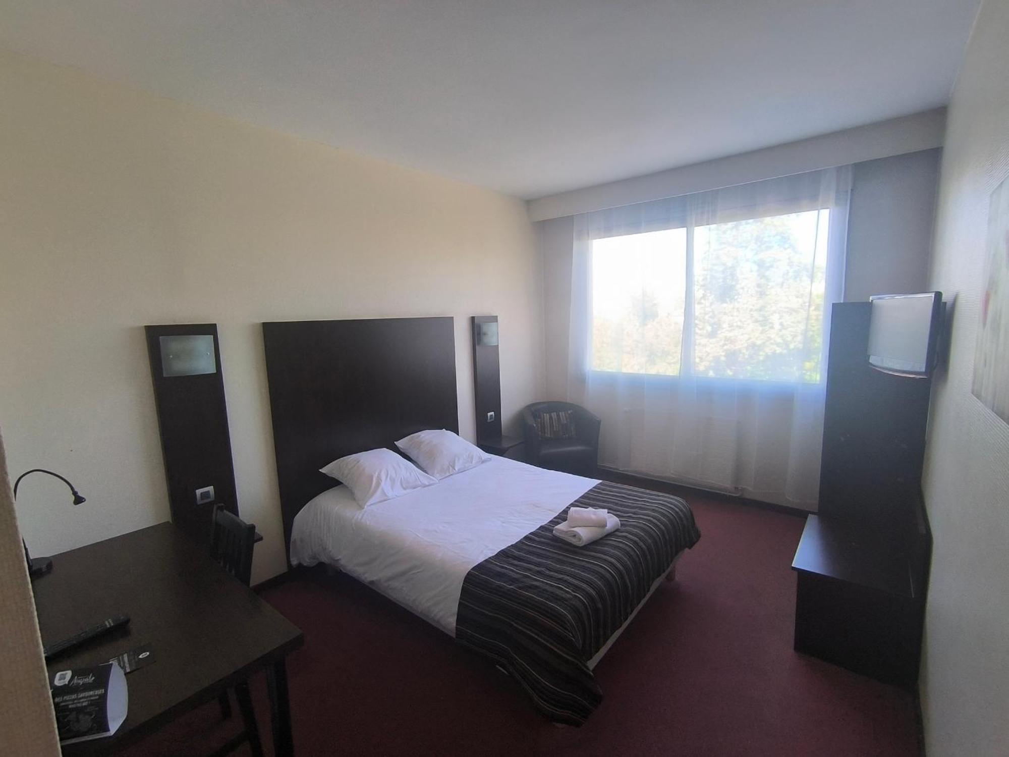 Adonis Lyon Est Hotel Artys Saint-Priest-en-Jarez Kültér fotó