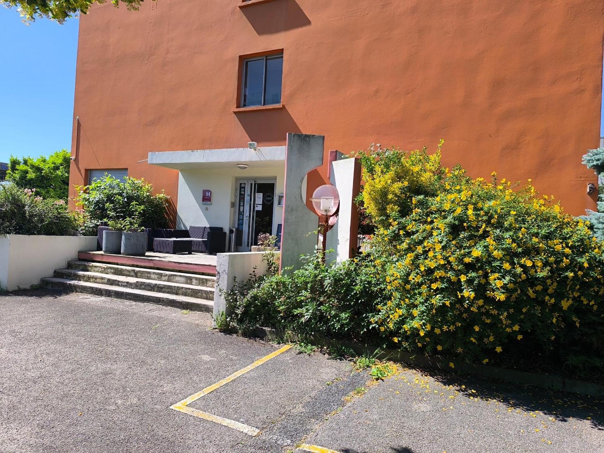 Adonis Lyon Est Hotel Artys Saint-Priest-en-Jarez Kültér fotó