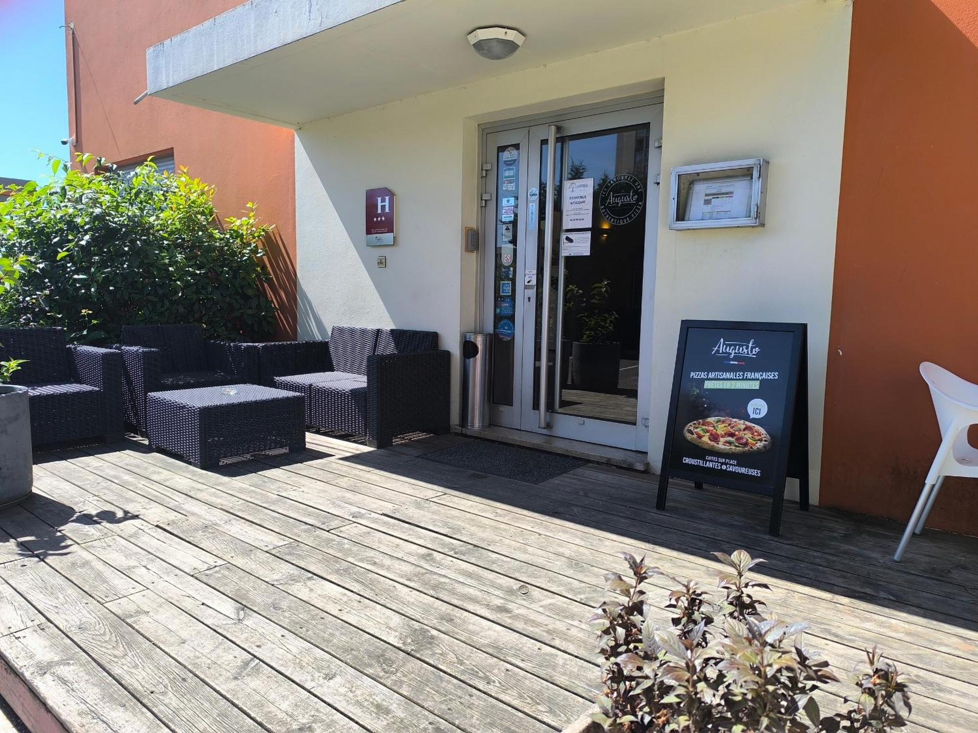 Adonis Lyon Est Hotel Artys Saint-Priest-en-Jarez Kültér fotó