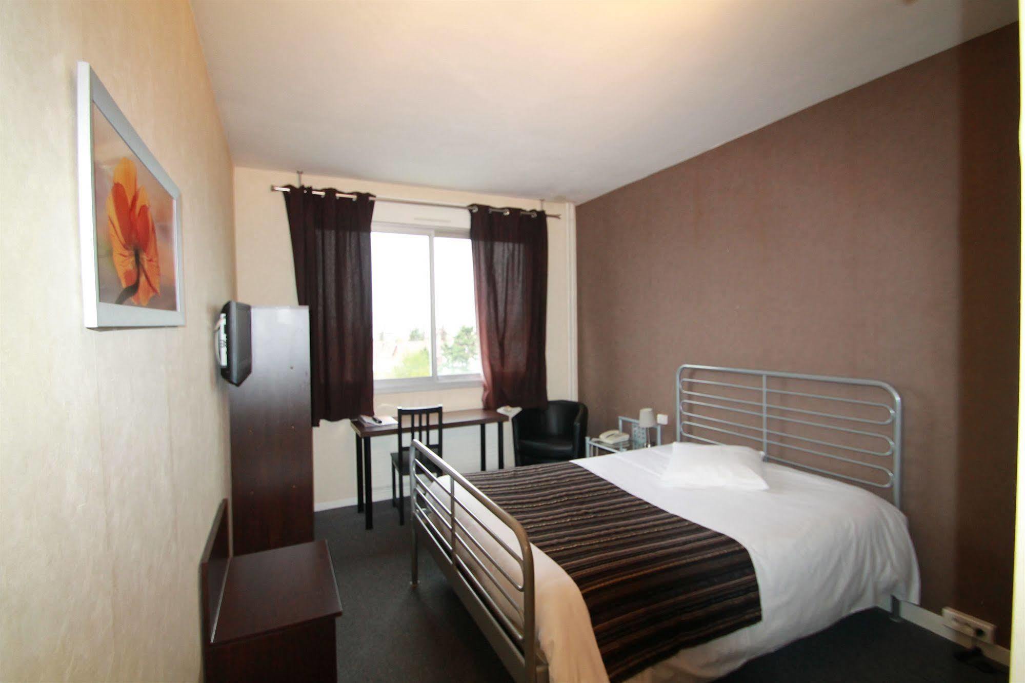 Adonis Lyon Est Hotel Artys Saint-Priest-en-Jarez Kültér fotó
